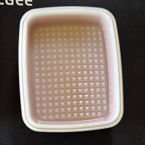 Tupperware Red and Cream Food Storage Containers Set - Picture 3 of 8